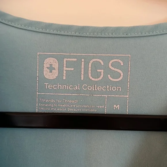 FIGS, Casma Three-Pocket Scrub Top, size medium - Picture 2 of 3